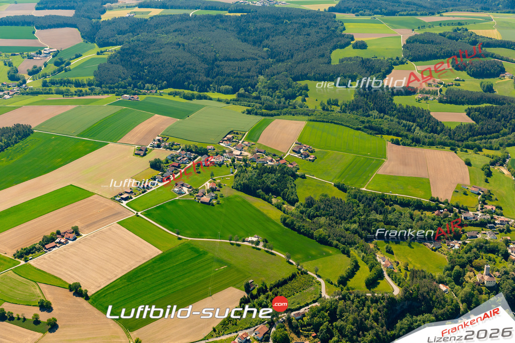 Das Luftbild zeigt : Regenpeilstein Roding - Die Luftaufnahme wurde 2024 vom UL-Flugzeug aus erstellt ( keine Drohne ) - Hochauflösende Luftaufnahme - Für grossformatige Ausdrucke geeignet. Die Geschenkidee !Mit Lizenz und Bildrechte bestellbar