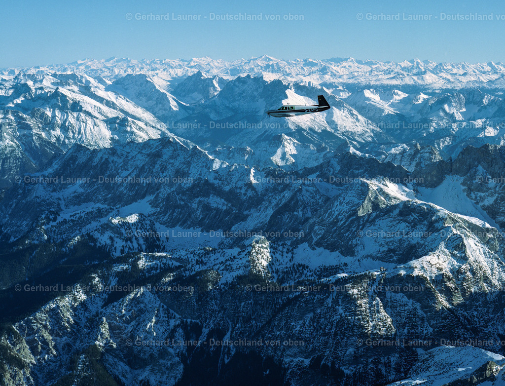 9100610 | Mooney  über der Zugspitze