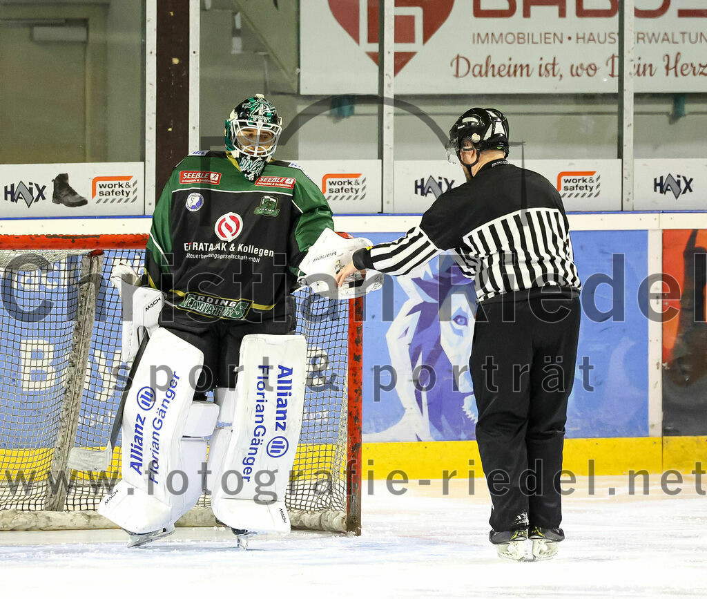 2022-09-30_099_TSV_Erding_gegen_EV_Dingolfing | Erding, Deutschland, 30.09.2022:
Eishockey, Bayernliga 2022 / 2023, Testspiel, TSV Erding gegen EV Dingolfing, Endergebnis: 3:4

Torwart Thomas Hingel (Erding Gladiators, #33)

Foto: Christian Riedel / fotografie-riedel.net