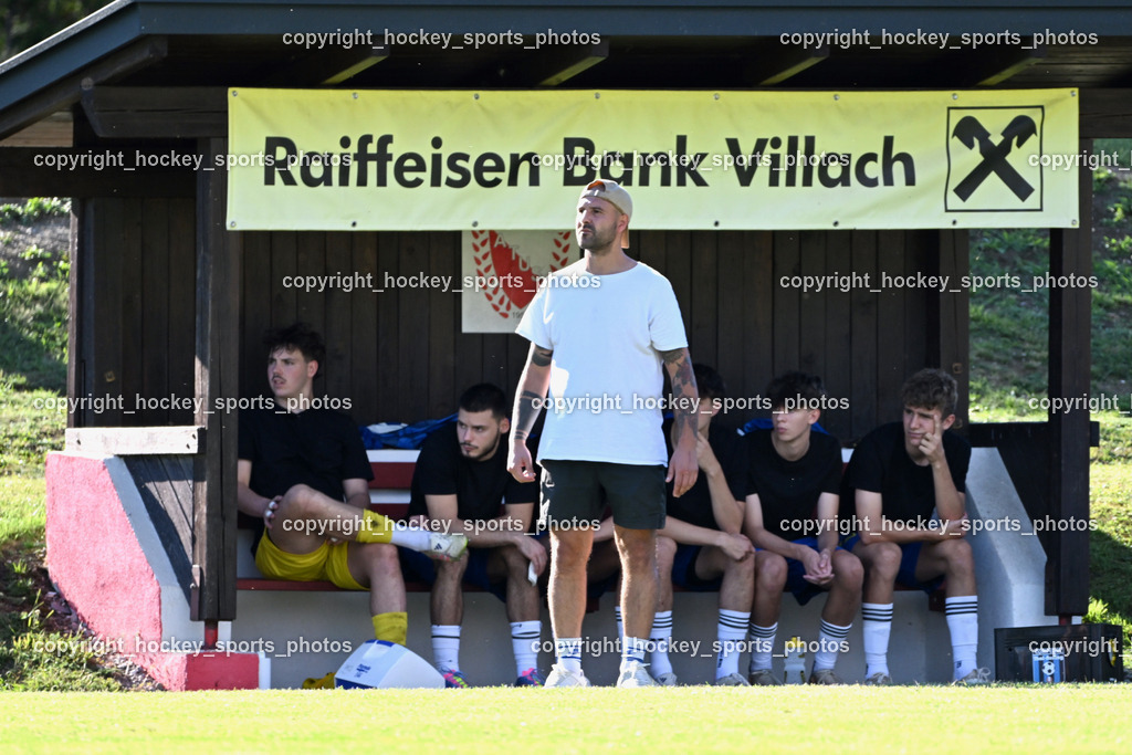 ATUS Nötsch vs. Thal Assling | Spielerbank Thal Assling, Headcoach Thal Assling Martin Abwerzger, ATUS Nötsch vs. Thal Assling, ATUS Nötsch vs. Thal Assling am 31.08.2025 in Nötsch (Dobratsch Arena), Austria, (Photo by Bernd Stefan)