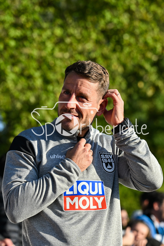 FC Augsburg - SSV Ulm 1846 Fussball | im Bild Mortiz GLASBRENNER Trainer SSV Ulm / Einzelfoto / Freisteller / Testspiel: FC Augsburg - SSV Ulm 1846 Fussball; TSV Burgau Sportzentrum am 08.10.2025