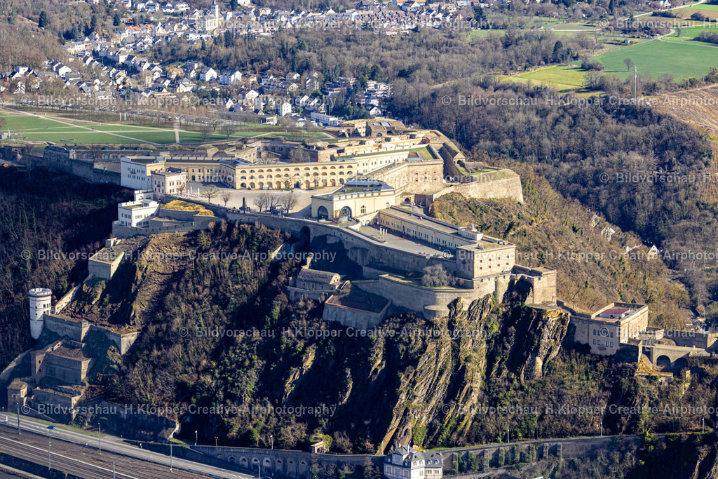Luftbilder Koblenz-9964 | Luftbildfotografie Burganlage der " Festung Ehrenbreitstein " am Ufer des Rheins in Koblenz im Bundesland Rheinland-Pfalz, Deutschland. - Realisiert mit Pictrs.com