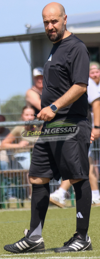 TuS Bardüttingdorf - TuRa Löhne | Auf dem Bild zu sehen: Schiedsrichter: Imad KuriTuS Bardüttingdorf, TuRa Löhne, Saison 26/27, Kreispokal - Realisiert mit Pictrs.com