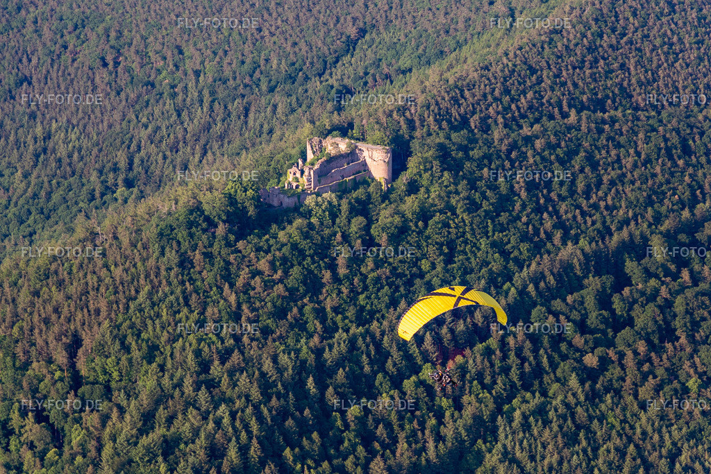 Burgruine Neuscharfeneck | Luftbild: Burgruine Neuscharfeneck in Flemlingen im Bundesland Rheinland-Pfalz in Deutschland. Foto: IMG_120753.jpg vom 21.05.2020 durch ©2025 Werner Riehm fly-foto.de/copyright - Realisiert mit Pictrs.com