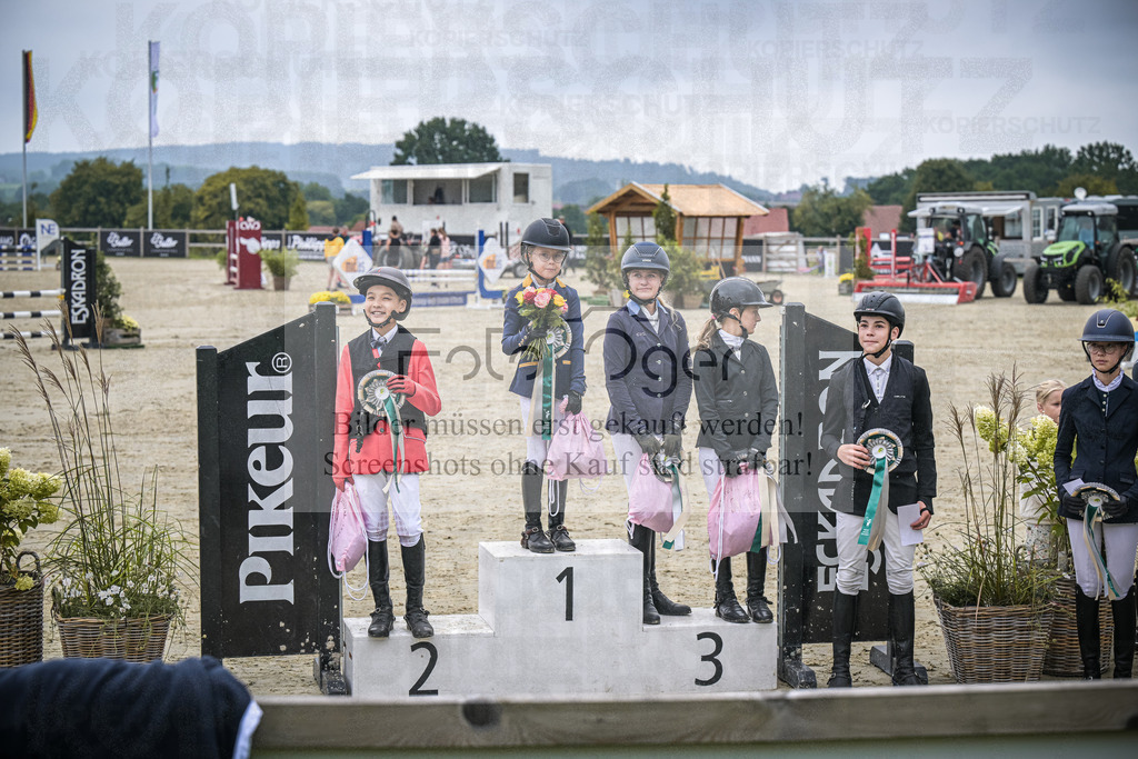 DOS_0133 | Entdecke hochwertige Reitturnierfotos von Foto Oger. Professionell, emotional und authentisch – jetzt Lieblingsmomente im Shop bestellen.Deutschlandweite Turnierfotografie. - Realisiert mit Pictrs.com