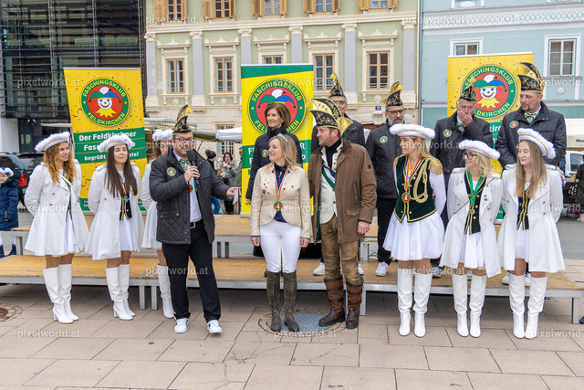 Faschingswecken am Hauptplatz | Bildershop von pixelworld.at - Realisiert mit Pictrs.com