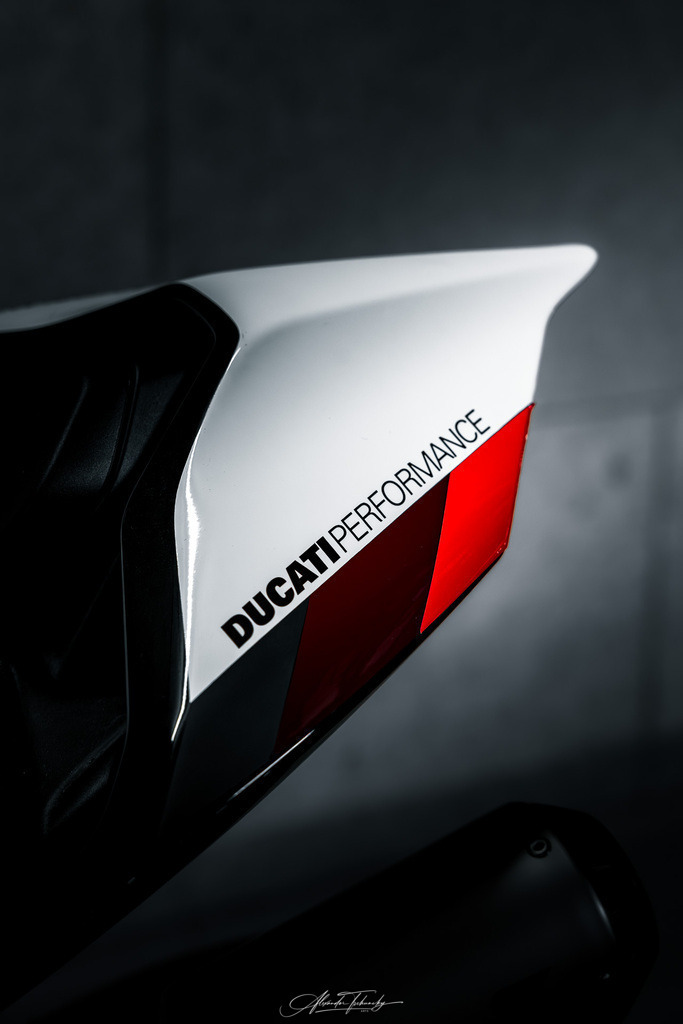 Ducati Panigale V4S | Entdecken Sie die faszinierende Welt von Alexander Tschuncky Arts: Kreative Fotografie, atemberaubende Automobilkunst und hochwertiger Bilderdruck. Lassen Sie sich inspirieren! - Realisiert mit Pictrs.com