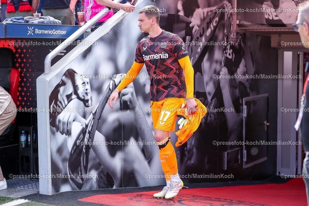 B0411052502212 | 11.05.2025, Fußball, Bayer 04 Leverkusen - Borussia Dortmund, 1. Fußball Bundesliga, 33. Spieltag, BayArena, Saison 2024 2025: Torwart Matej Kovar (Bayer04 Leverkusen #17) DFB regulations prohibit any use of photographs as image sequences and or quasi-video.