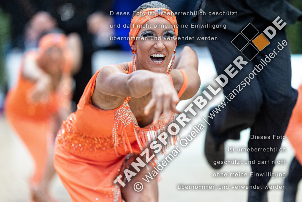 20240406-10778 | Hier finden Sie Tanz Bilder vom Latein und Standard Formationen tanzen. Sportbilder vom Tanzsport. Schöne Fotos und von Weltmeisterschaft, Europameisterschaft, Bundesliga, Regionalliga, Oberliga und Landesliga sowie von GOC Stuttgart, DanceComp, WM Bremen