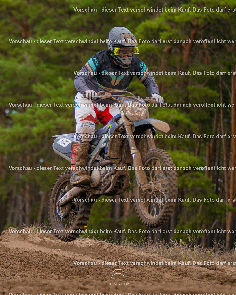 10_05_Dreetz-5495 | Sportfotografin aus Berlin-Brandenburg mit Fokus auf Motocross. Ich halte deine sportliche Leistung und echte Emotionen auf und neben der Strecke professionell fest. Entdecke die Fotos von deinem Rennen und bestelle sie direkt hier im Shop.