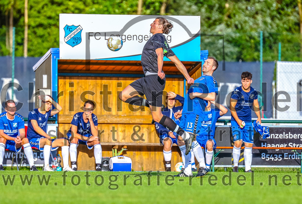 2023-07-25_052_FC_Langengeisling_III_gegen_SV_Riedmoos_III | Erding, Deutschland, 25.07.2023:
Fußball, C-Klasse 2023 / 2024, Testspiel, FC Langengeisling III gegen SV Riedmoos e.V. 1959 III, Endergebnis: 3:5

Foto: Christian Riedel / fotografie-riedel.net