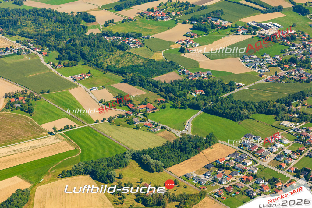 Luftaufnahme der Stadt Aurolzmünster - Die Luftaufnahme wurde 2025 vom UL-Flugzeug heraus erstellt ( keine Drohne ) - Hochauflösende Luftaufnahme - für professionelle Ausdrucke geeignet. Die Geschenkidee !Mit Lizenz und Bildrechte bestellbar