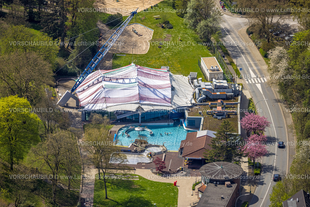 Velbert230407443 | Luftbild, Parkbad Velbert-Mitte, Freibad, Stoffdach, Velbert, Ruhrgebiet, Nordrhein-Westfalen, Deutschland