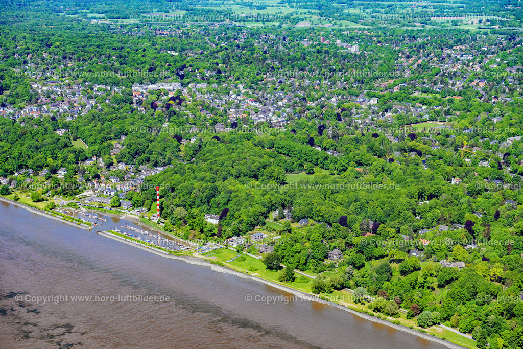 Hamburg_Nienstedten_Hirschpark_ELS_5267150522 | HAMBURG 15.05.2022 Ortskern am Uferbereich des Elbe - Flußverlaufes im Ortsteil Nienstedten in Hamburg, Deutschland. // Village on the banks of the area Elbe - river course in the district Nienstedten in Hamburg, Germany. Foto: Martin Elsen