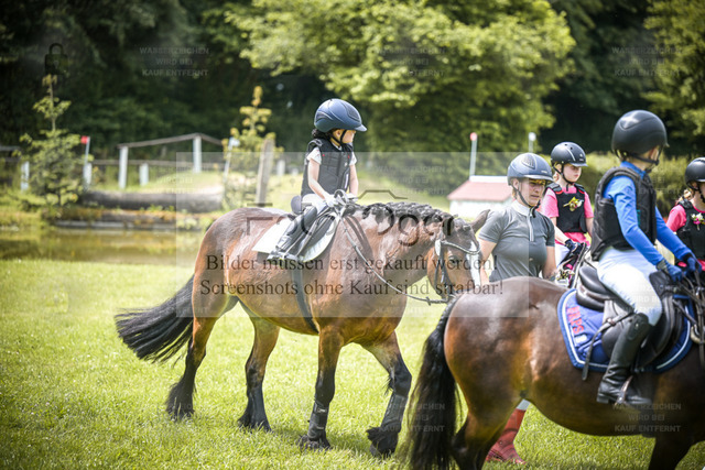 DOS_5153 | Entdecke hochwertige Reitturnierfotos von Foto Oger. Professionell, emotional und authentisch – jetzt Lieblingsmomente im Shop bestellen. - Realisiert mit Pictrs.com
