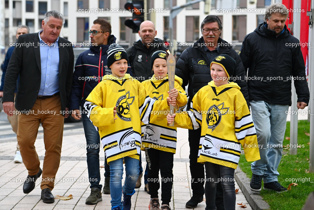 European Youth Olympic Festival EYOF 2023 Pressekonferenz | Giuseppe Mion, Stefano Mazzolini, ÖSTERREICHISCHES OLYMPISCHES COMITÉ Christoph Sieber, Olympisches Feuer, Obmann EC Hornets Spittal Ludwig Zauchner, Jugendspieler EC Hornets Spittal, Präsident EC Hornets Spittal Wolfgang Lindner