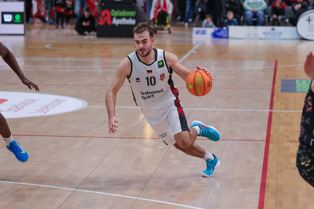 Pro A BAYER GIANTS vs Uni Baskets Münster-116 | Fotos von Basketballspielen aus dem Raum NRW fotografiert von Gero Mueller-Laschet und Daniel Schaefer - Realisiert mit Pictrs.com