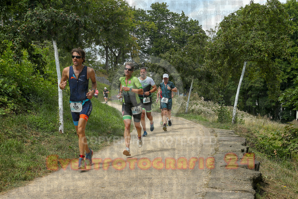 250824_1341_EX1_3228 | Sportfotografie im Rhein-Sieg Kreis, Köln, Bonn, NRW, Rheinland Pfalz, Hessen, etc. Unser Tätigkeitsfeld umfasst den Laufsport vom Volkslauf über den Marathon, Duathlon, Triathon bis zum Ultralauf wie Kölnpfad Ultra oder Schindertrail.