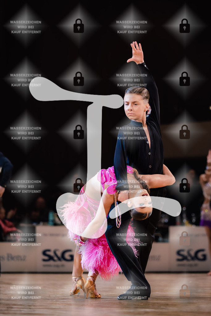 Goldstadtpokal 2025 - WDSF Open Latin Youth 14th (88) Tim Gordon _ Luisa Huber (Schwarz-Weiß-Club Pforzheim)-2025-01-25-7255 | Webshop for digital downloads and prints of dance sport, event & show photographer Julian Link - Realisiert mit Pictrs.com