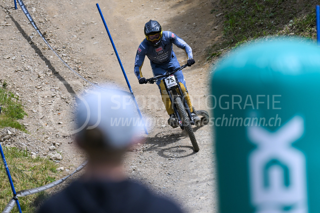 UCI Mountain Bike World Cup Lenzerheide 2022 - Downhill - 9. July 2022 | UCI Mountain Bike World Cup Lenzerheide 2022 - Downhill
Bike Kingdom, Lenzerheide
#75 EDMONDSON Jamie (GBR)
Bild: Sportfotografie Markus Aeschimann | www.markus-aeschimann.ch - Realisiert mit Pictrs.com