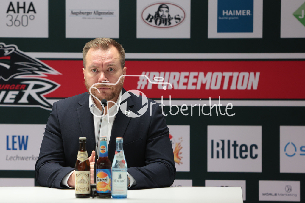 Augsburger Panther - Bietigheim Steelers | Pekka KANGASALUSTA (Trainer Bietigheim) bei der Pressekonferenz nach der Partie in Augsburg