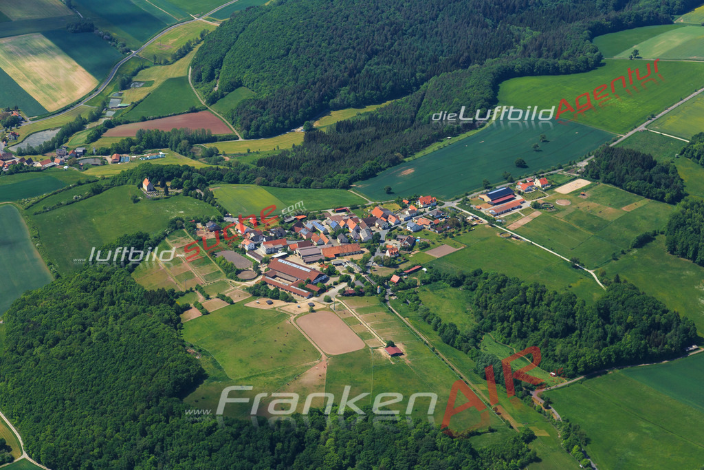 Luftbild von Aschbach Schluesselfeld - Luftaufnahme wurde 2015 von https://frankenair.de mittels Flugzeug (keine Drohne) erstellt - die Geschenkidee