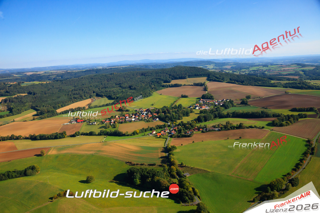 Die Luftaufnahme Hain - Küps wurde vom UL-Flugzeug (keine Drohne) aus fotografiert.Hohe Druck- Auflösung-die Geschenkidee!