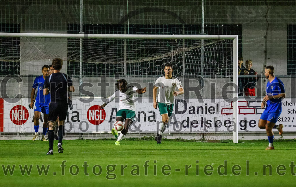 2023-10-13_074_FC_Schwaig_gegen_TSV_Ampfing | Oberding, Deutschland, 13.10.2023:
Fußball, Landesliga Südost 2023 / 2024, 16. Spieltag, FC Schwaig gegen TSV Ampfing, Endergebnis: 3:2

Bilal Ibrahim (FC Schwaig, #6), Raffael Ascher (FC Schwaig, #9)

Foto: Christian Riedel / fotografie-riedel.net