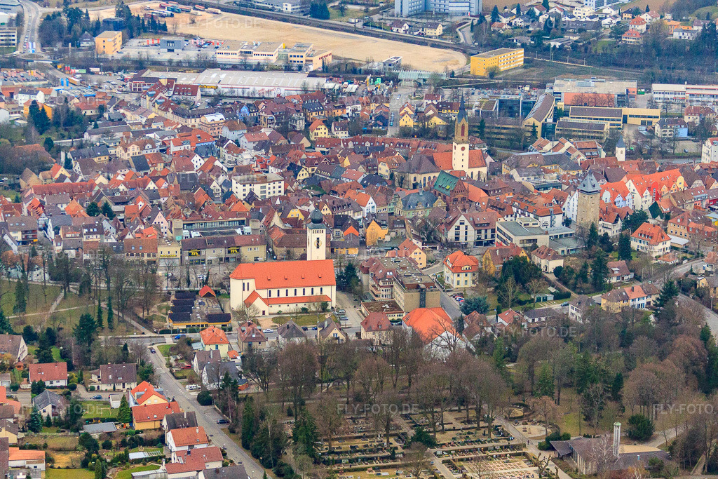 Luftbild: Kirche am Friedhof im Ortsteil Gölshausen in Bretten im Bundesland Baden-Württemberg in Deutschland. Foto: IMG_38278.jpg vom 12.03.2011 durch Werner Riehm/FLY-FOTO.de
