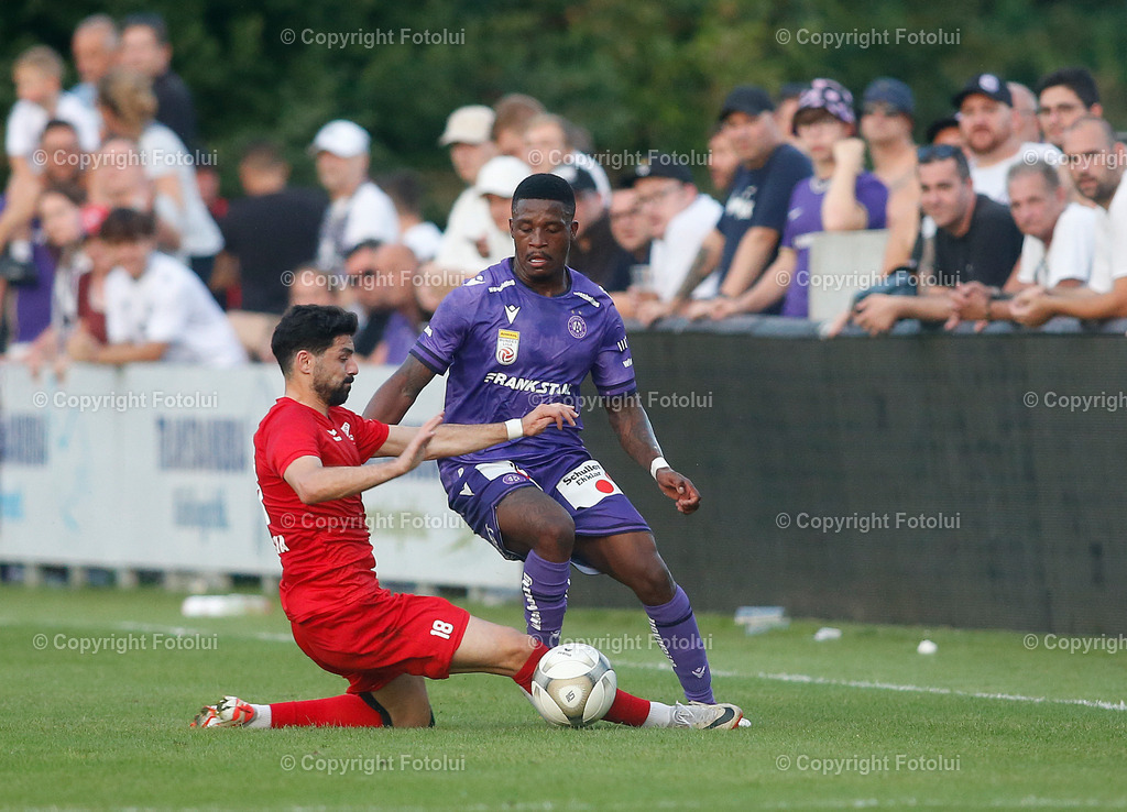 A_LUI_280824_31 | SPORT FUSSBALL UNIQA OEFB CUP 2024 2.RUNDE ASKOE OEDT-WIENER AUSTRIA 28.08.2024 IM BILD: BUENYAMIN KARATAS (OEDT) UND CRISTIANO (AUSTRIA) FOTO:FOTOLUI