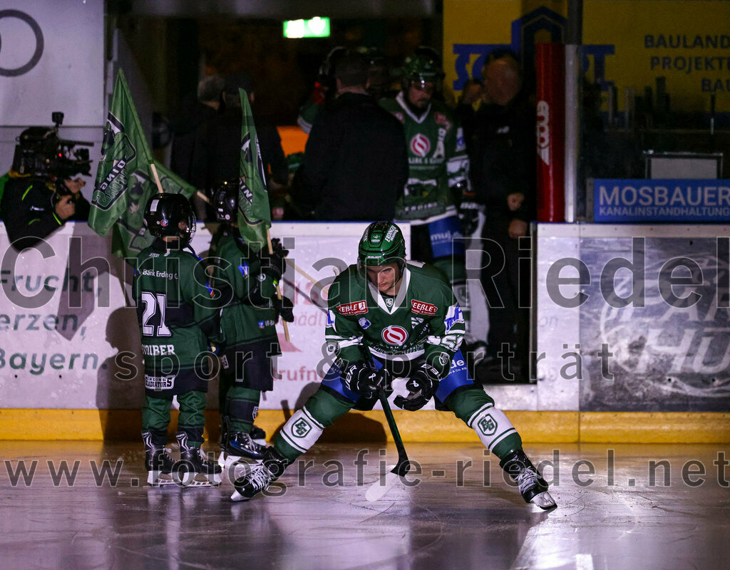 2023-10-20_017_TSV_Erding_gegen_EHC_Klostersee | Erding, Deutschland, 20.10.2023:.Eishockey, Bayernliga Vorrunde 2023 / 2024, 2. Spieltag, TSV Erding gegen EHC Klostersee, Endergebnis: 7:2..Paul Pfenninger (Erding Gladiators, #58)..Foto: Christian Riedel / fotografie-riedel.net