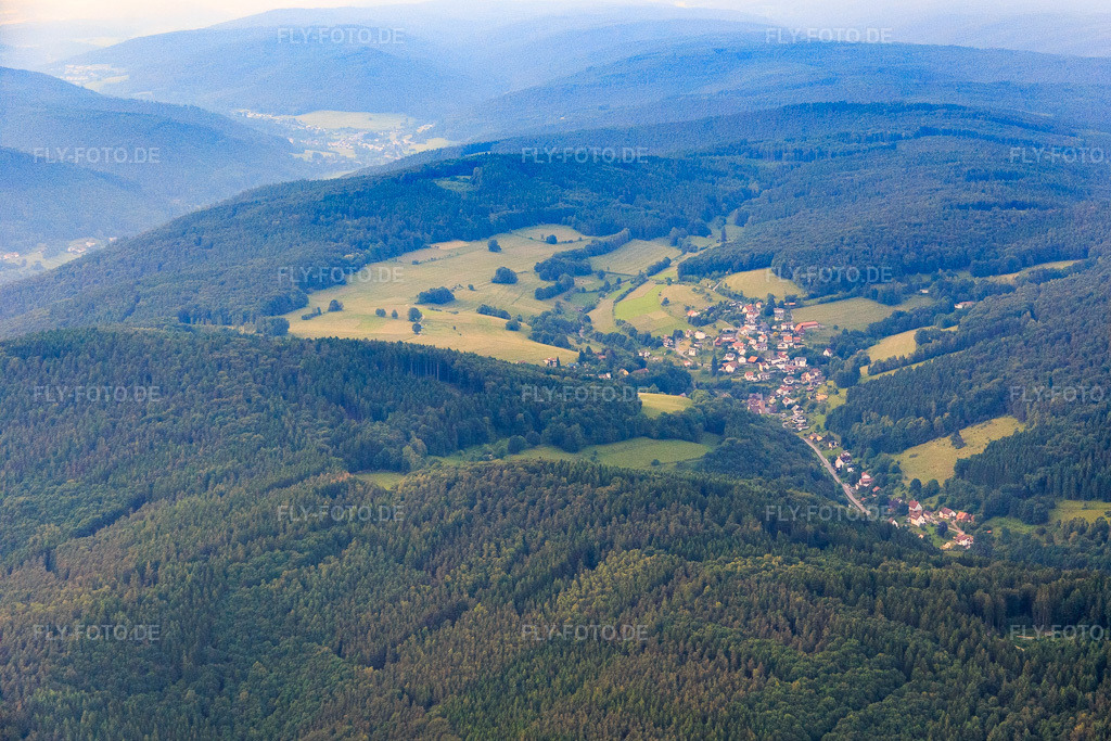 Luftbild: Ortsansicht von Südosten im Ortsteil Langenthal in Hirschhorn im Bundesland Hessen in Deutschland. – Foto: IMG_089409.jpg vom 10.06.2016 durch Werner Riehm/FLY-FOTO.de – Auflösung des Originals: 5191 x 3461 px