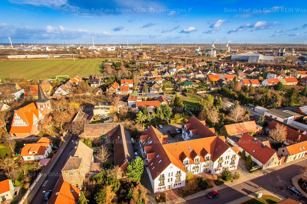 Magdeburg_Rothensee_Badeteichstraße-7770 | Diese Luftaufnahme stammt aus meinem Magdeburger Luftbildarchiv. Sie zeigt einen weiteren Blick auf die Landeshauptstadt aus der Vogelperspektive. Nach und nach werden alle Motive mit individuellen Informationen und Beschreibungen ergänzt. Selbstverständlich können Sie dieses Luftbild als Download oder hochwertiges Wandbild bestellen. - Realisiert mit Pictrs.com