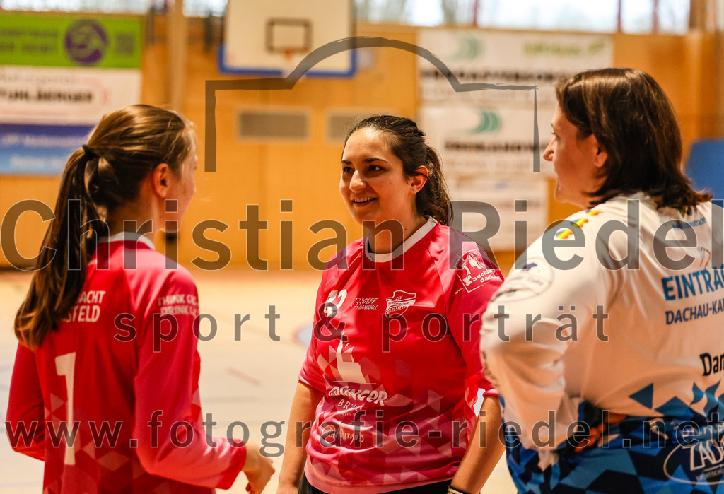 2024-03-09_077_SpVgg_Altenerding_gegen_Eintracht_Dachau-Karlsfeld | Erding, Deutschland, 09.03.2024:
Handball, Bezirksoberliga Frauen Altbayern 2023 / 2024, 17. Spieltag, SpVgg Altenerding gegen Eintracht Dachau-Karlsfeld, Endergebnis: 26:25

Torfrau Sara Hohmann (TSV Eintracht Karlsfeld, #1), Simona Maiolo (TSV Eintracht Karlsfeld, #12)

Foto: Christian Riedel / fotografie-riedel.net