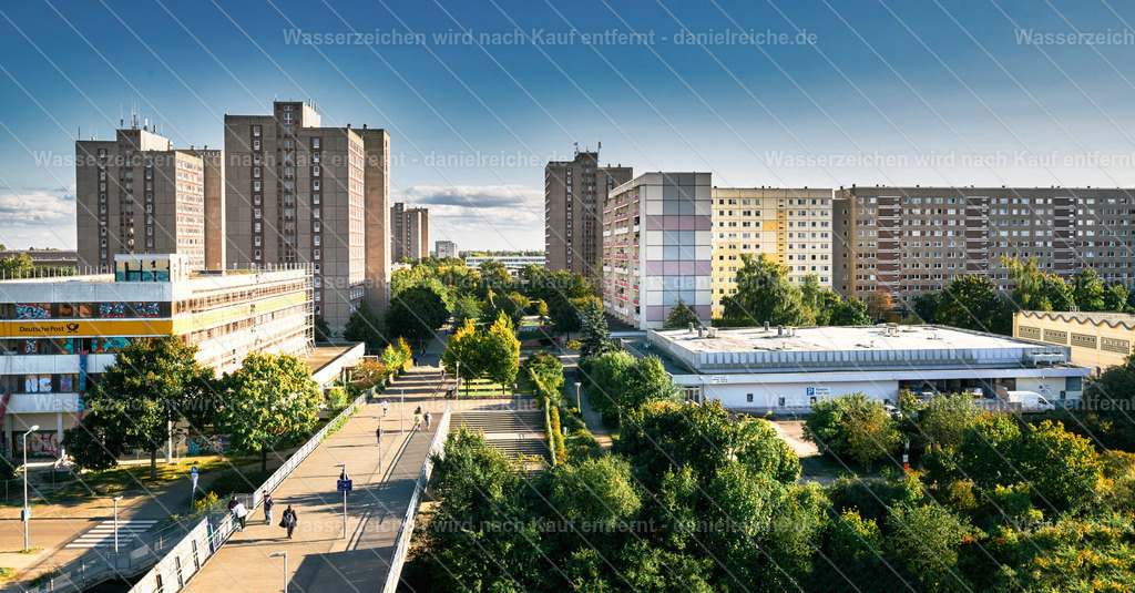 Leipzig Grünau Mitte Blick auf PH16-Bauten Stuttgarter Allee (Herbst 2025) | Leipzig Grünau Mitte Blick auf PH16-Bauten Stuttgarter Allee (Herbst 2025) - Realisiert mit Pictrs.com