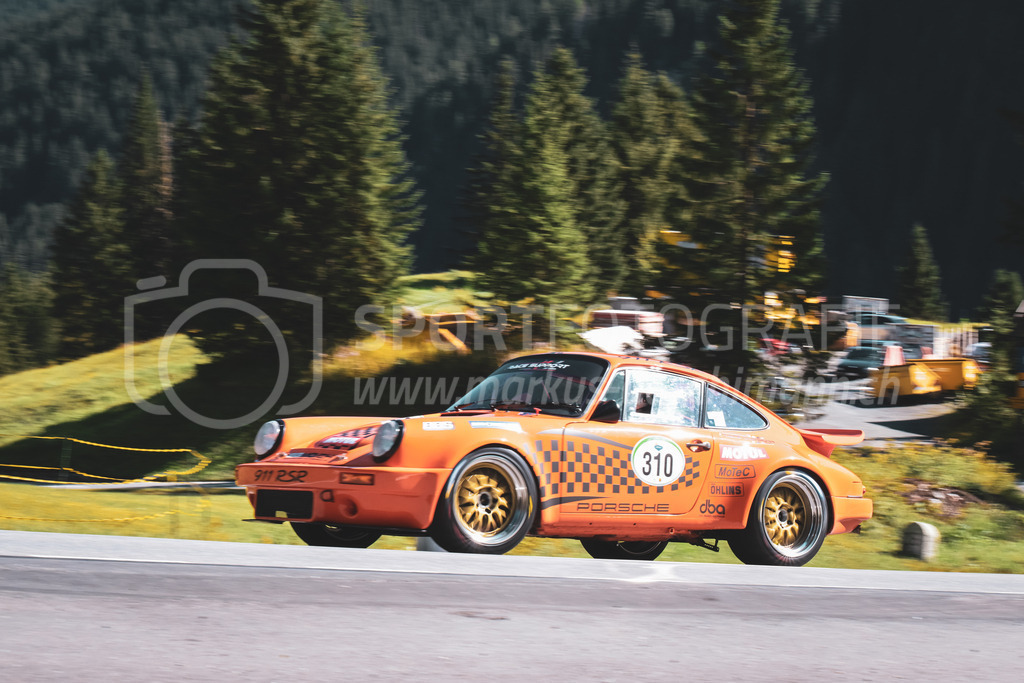 21. Arosa ClassicCar 2025 - 6. =September= 2025 | Roger Mettler aus Reinach AG (SUI) in einem Porsche RSR aus dem Jahre 1986 mit Startnummer 310 am Arosa ClassicCar 2025 in der Kategorie Sport Trophy..@arosaclassiccar, @arosa.official, #arosaclassiccar, #arosa, #76curves, #classiccarBild: Sportfotografie Markus Aeschimann | www.markus-aeschimann.ch - Realisiert mit Pictrs.com