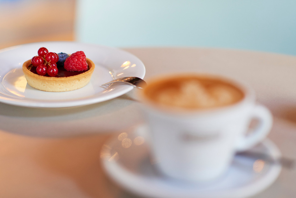 Kaffee Balthasar | Wien, Austria - August 11, 2017: Kaffee Balthasar, Schokotoertchen mit Fruechte und Melange. - Realisiert mit Pictrs.com