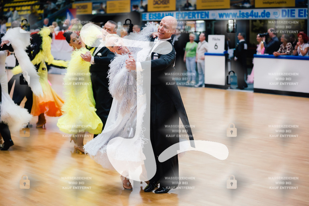 Hessen Tanzt WDSF Open Senior III Standard 4th (332) Thomas Schmidt _ Susanne Schmidt (Schwarz-Rot-Club Wetzlar)-2025-05-17-9923 | Webshop for digital downloads and prints of dance sport, event & show photographer Julian Link - Realisiert mit Pictrs.com