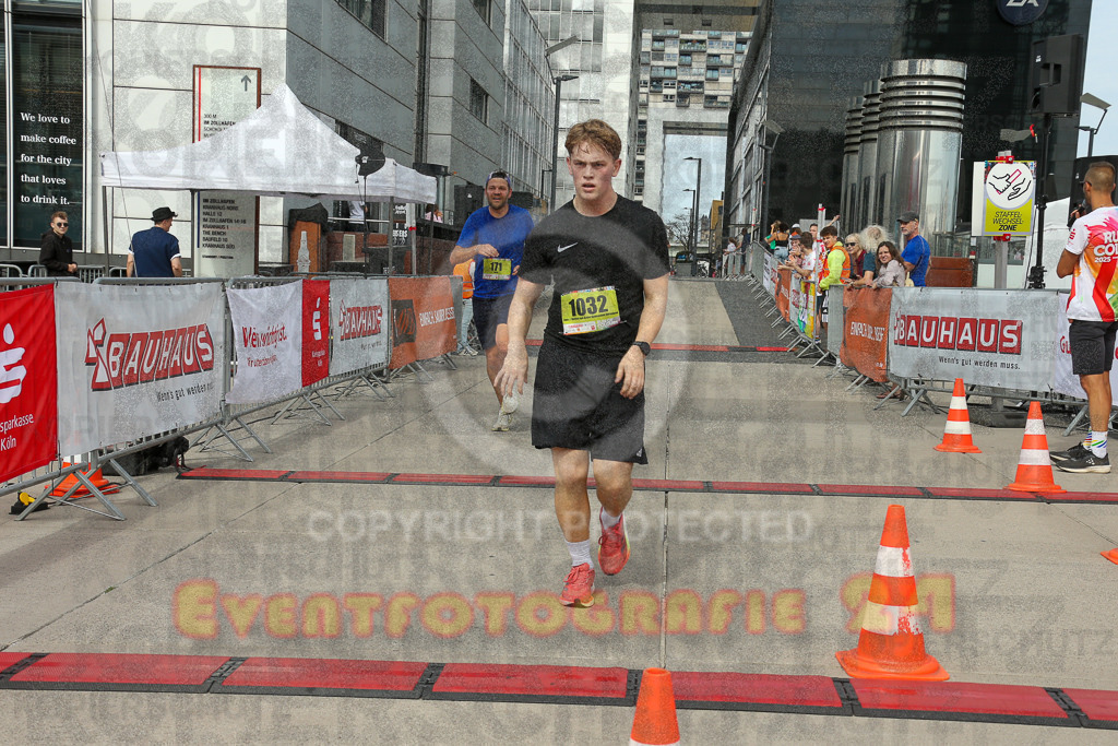 250920_1323_EX1_4286 | Sportfotografie im Rhein-Sieg Kreis, Köln, Bonn, NRW, Rheinland Pfalz, Hessen, etc. Unser Tätigkeitsfeld umfasst den Laufsport vom Volkslauf über den Marathon, Duathlon, Triathon bis zum Ultralauf wie Kölnpfad Ultra oder Schindertrail.