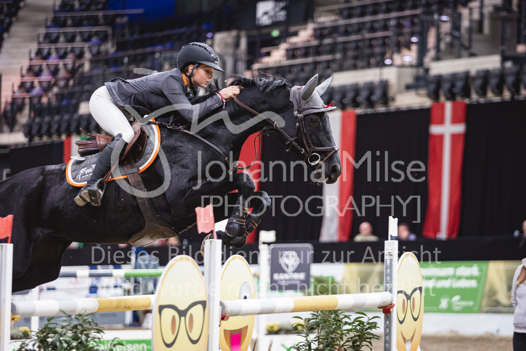 241103_Oldenburg_FinaleYoungster-601 | Deine schönsten Turniermomente als professionelle Fotos! Entdecke hochwertige Pferdesport-Fotografie im Online-Shop. Jetzt Fotos finden & bestellen!
