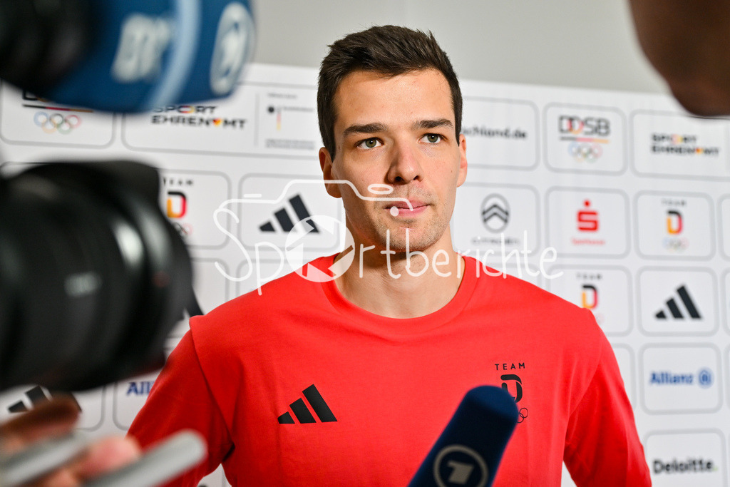 Einkleidung Team D Milano Cortina 2026 | Munich, GERMANY - 12. JANUARY: Kai WISSMANN (Spieler der Eisbären Berlin) bei der Einkleidung des Teams D am 12.01.2026 in der MTC world of fashion in München