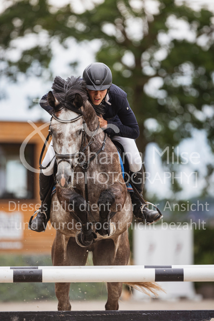 240614_Lemwerder_M2-Springen-438 | Deine schönsten Turniermomente als professionelle Fotos! Entdecke hochwertige Pferdesport-Fotografie im Online-Shop. Jetzt Fotos finden & bestellen!