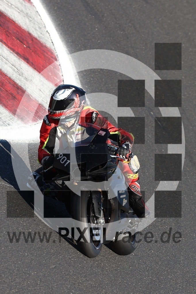 0901-20260403_05422 | Schöne Erinnerungen an spannende Momente - das festzuhalten ist unser Job. PIXELrace.de ist seit 2003 auf den Rennstrecken Europas unterwegs um die Action draußen beim Fahren und die wunderbare Stimmung imm Fahrerlager für euch einzufangen.