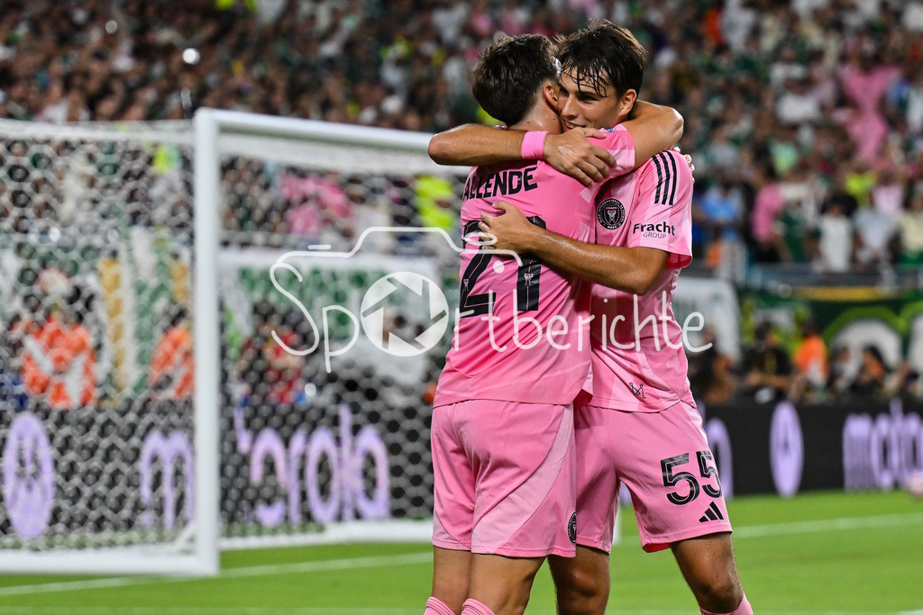 Inter Miami CF - Palmeiras Sao Paulo | Jubel nach dem Treffer zum 1-0 durch Tadeo ALLENDE (Inter Miami 21) / Tor / Torschuetze / Freude / Happy / FIFA Club World Cup: Inter Miami CF - Palmeiras Sao Paulo, Hard Rock Stadium am 23.06.2025 / NOT FOR SALE IN USA / Federico REDONDO (Inter Miami 55)