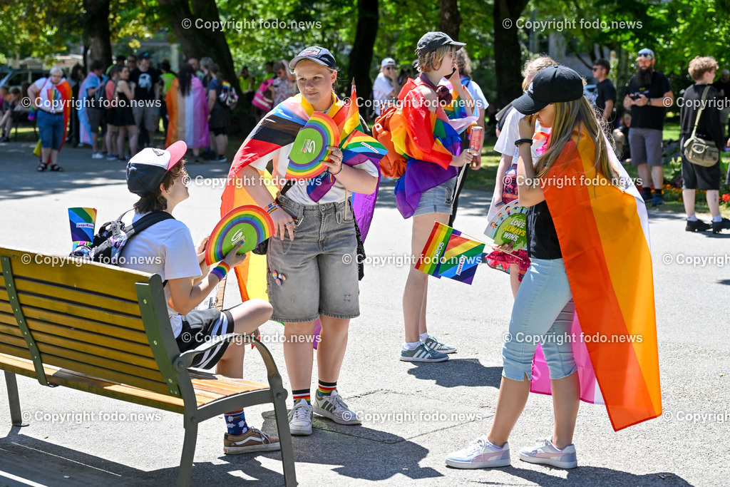 Linzpride 2025_ 21.06.2025-48 | 21.06.2025, Linz, AUT, Linzpride 2025, im Bild Teilnehmer an der Linz Pride 2025