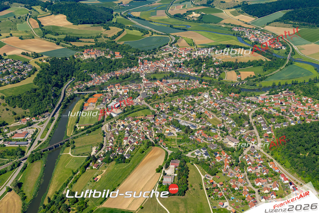 Das Luftbild der Stadt Harburg wurde 2022 vom Flugzeug heraus erstellt (keine Drohnen-Aufnahmen) Aufnahmehöhe ca.450 Meter- hohe Bildauflösung und Druck-Qualität. Garantiert!