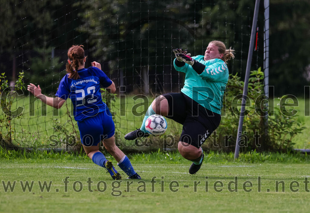 2023-09-03_141_Teamware_Cup_2023 | Oberding, Deutschland, 03.09.2023:
Fußball, TS Teamwear Cup 2023, Vorrunde, FC Schwaig gegen FC Langengeisling, Endergebnis: 

Foto: Christian Riedel / fotografie-riedel.net