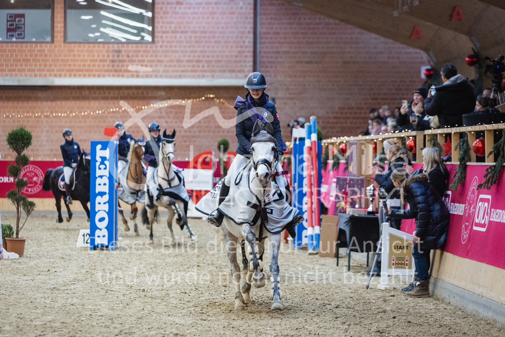 221127_Winterfestival_L-Spr_HPTTY-319 | Deine schönsten Turniermomente als professionelle Fotos! Entdecke hochwertige Pferdesport-Fotografie im Online-Shop. Jetzt Fotos finden & bestellen!