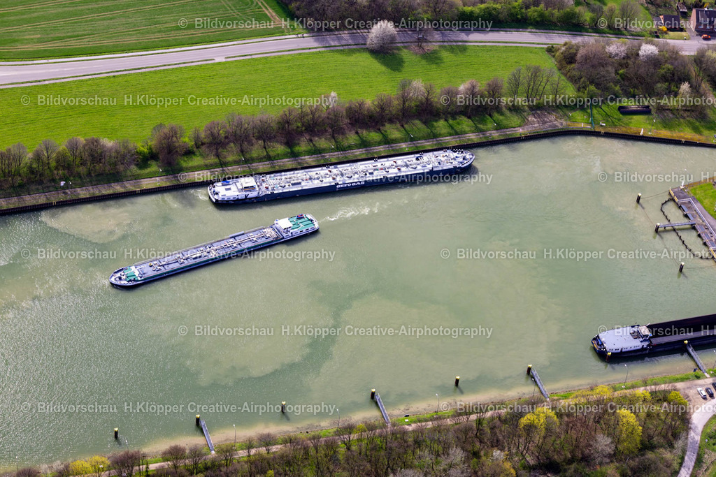 Luftbilder Voerde-0999 | Tanker as a special vessel underway "Dahalon" at the lock in Voerde (Lower Rhine) in the Ruhr area in the state of North Rhine-Westphalia, Germany - Realisiert mit Pictrs.com