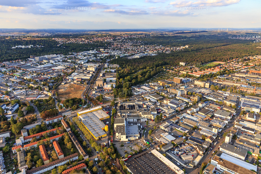 Luftbild: Industriegebiet zwischen Harkortstraße und Wächtersbacher Straße mit POCO Frankfurt im Ortsteil Riederwald in Frankfurt im Bundesland Hessen in Deutschland. Foto: IMG_117621.jpg vom 10.09.2019 durch Werner Riehm/FLY-FOTO.de